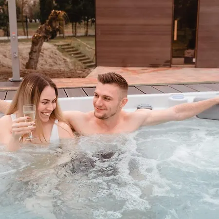 Vámosi Party Ház *